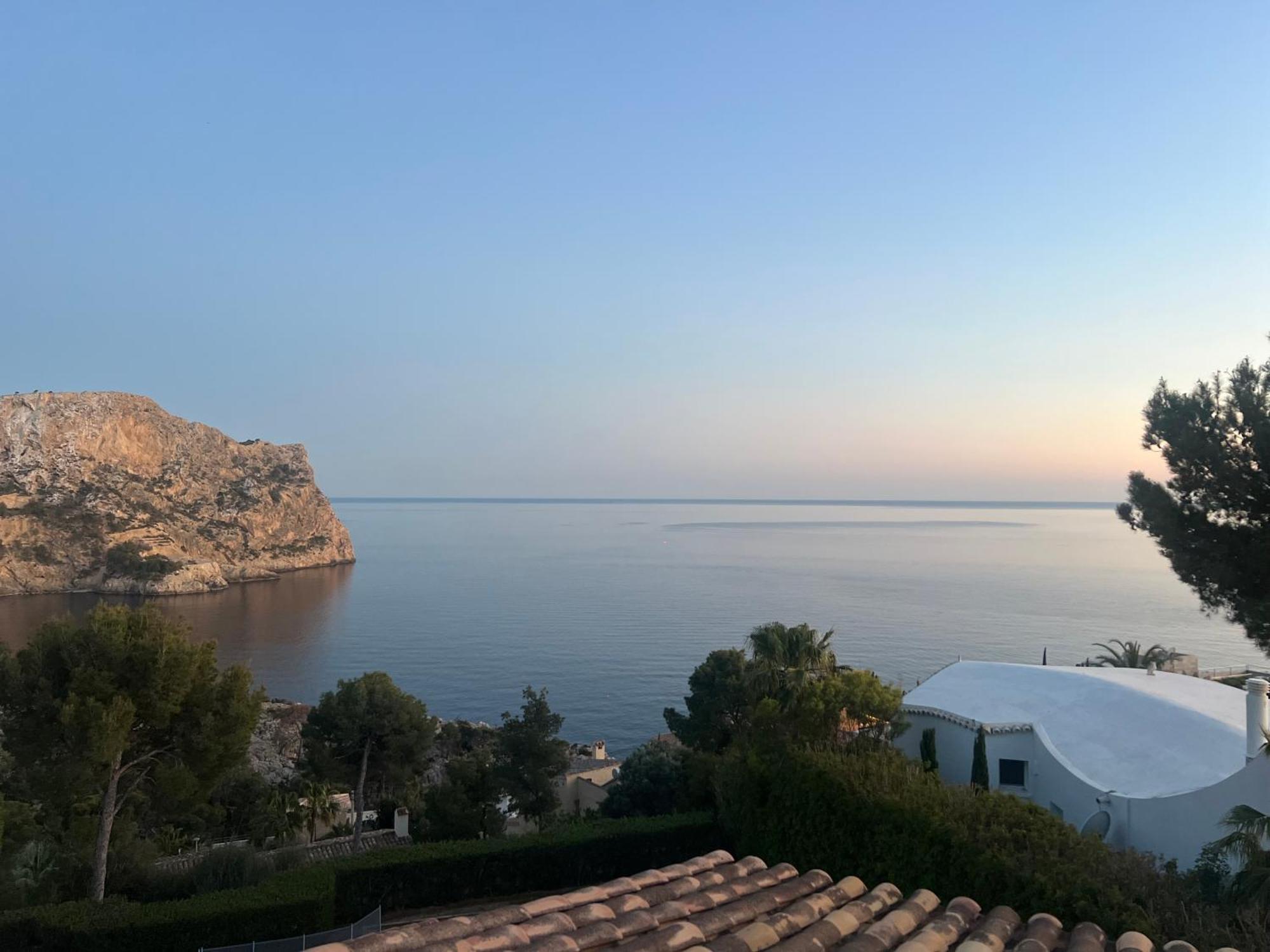 With Amazing Sea Views *