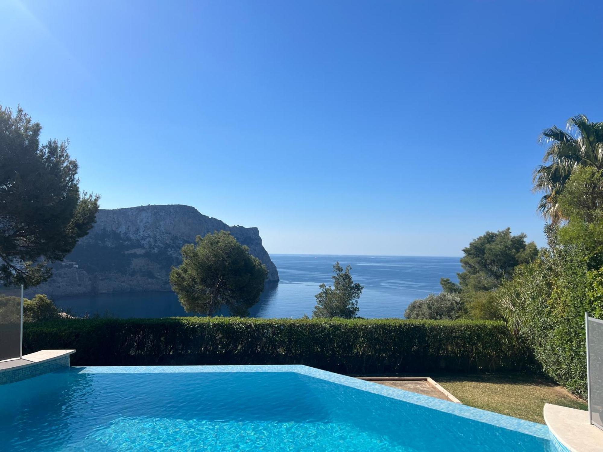 Villa With Amazing Sea Views *